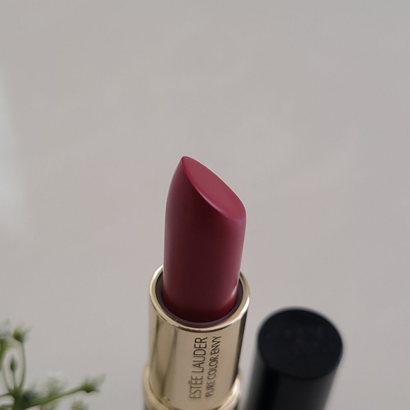 Estee Lauder Lipstick - Picture 10 of 13